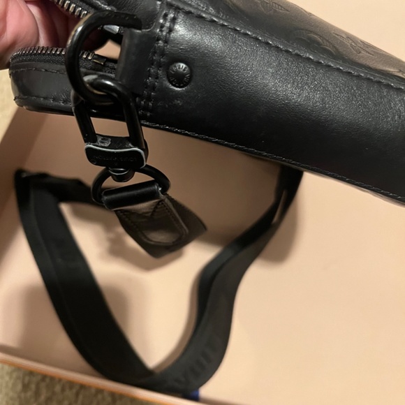 Louis Vuitton - Picture 4 of 13